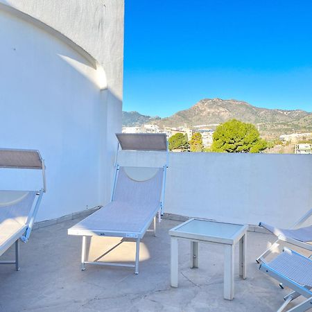 Appartement Spacieux Avec Terrasse Et Piscine ベナルマデナ エクステリア 写真
