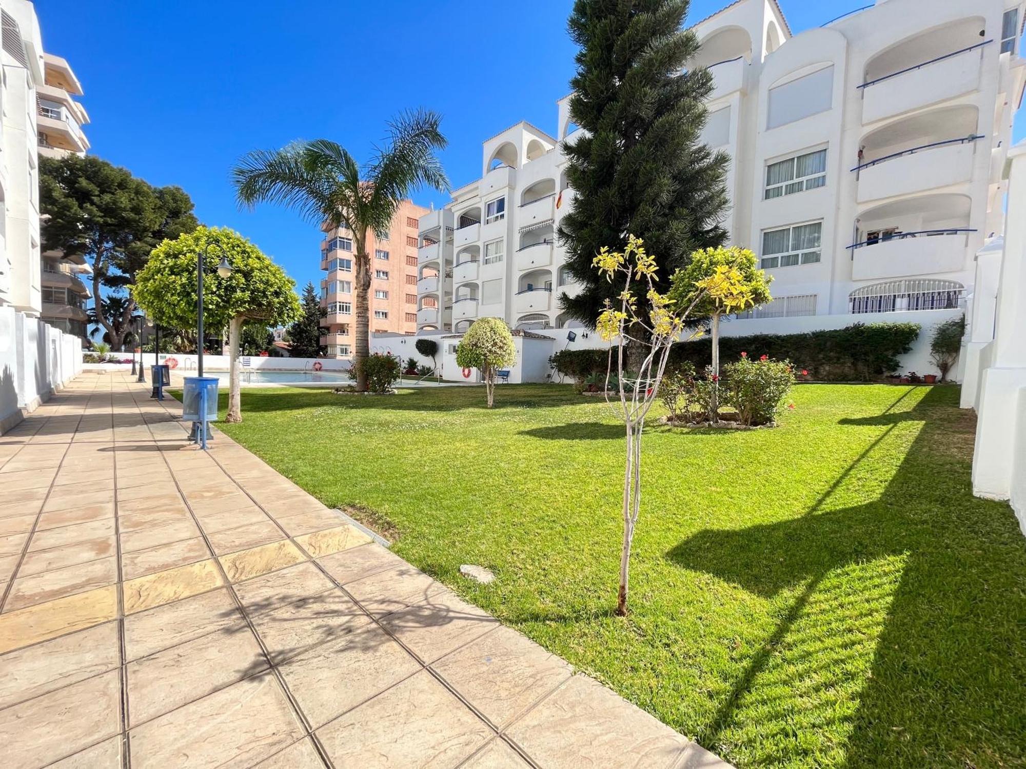 Appartement Spacieux Avec Terrasse Et Piscine ベナルマデナ エクステリア 写真